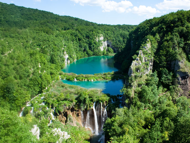 Плитвицкие озера знамениты каскадами многочисленных водопадов