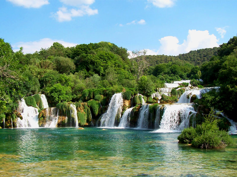 Каскады водопадов - самая известная достопримечательность национального парка Крка